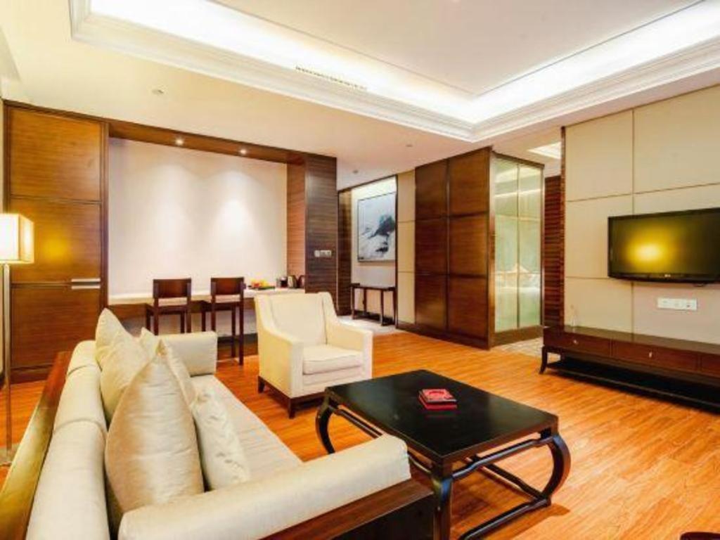האיקו Eadry Royal Garden Hotel Haikou מראה חיצוני תמונה